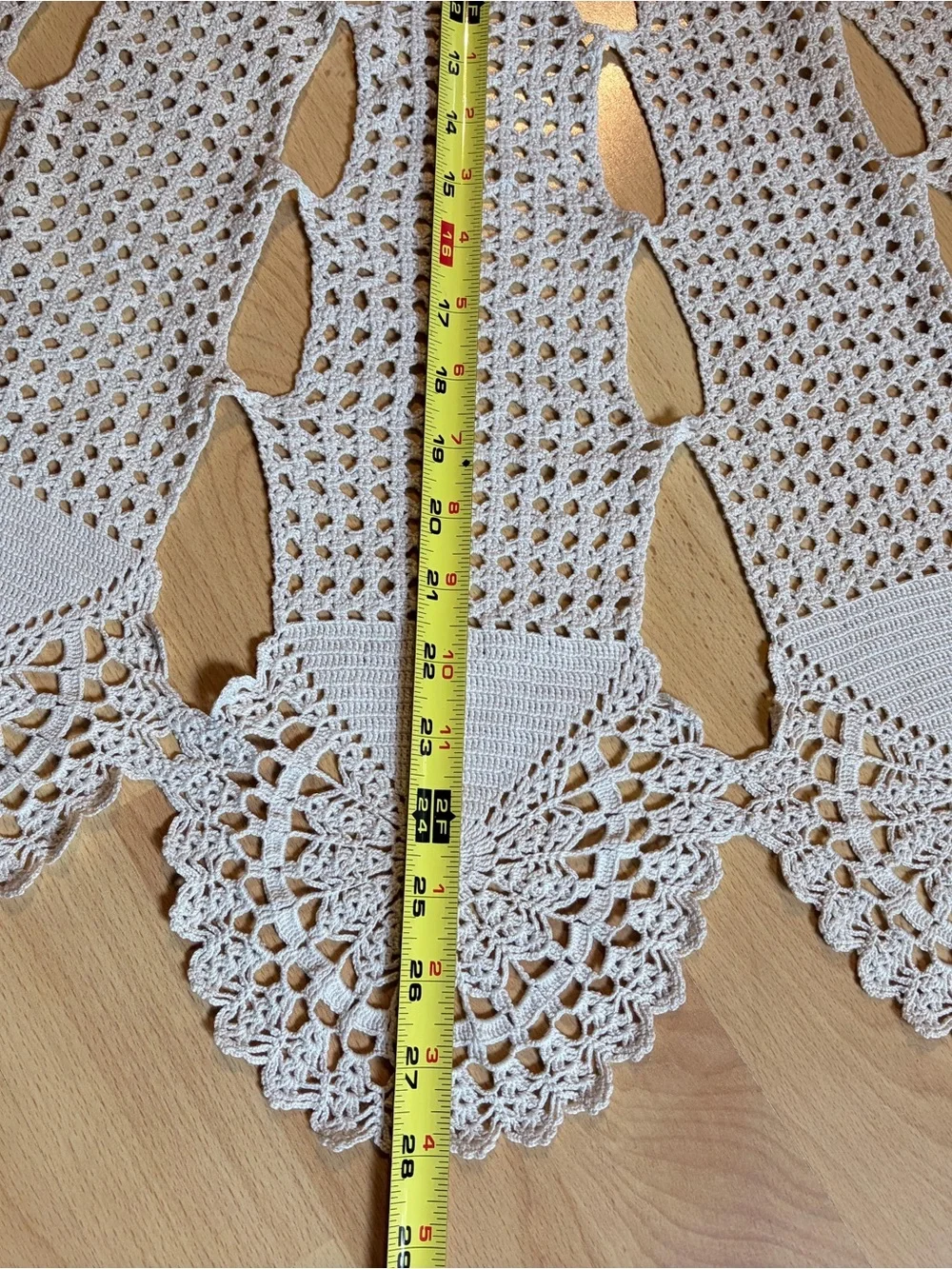 Vintage round pinwheel pineapple crochet cream cotton tablecloth (52”diameter)